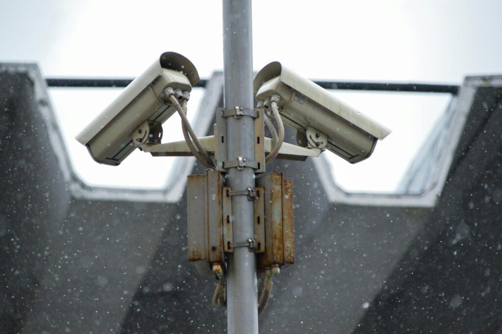 Überwachungskameras als Sinnbild für die geplante Überwachungsausweitung durch die VÜPF-Revision